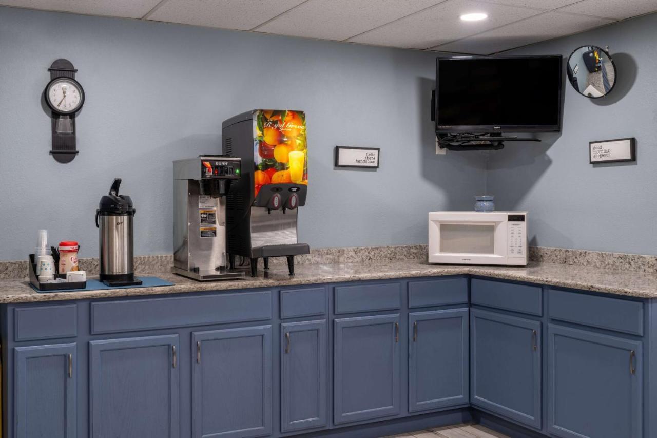 Super 8 By Wyndham Merrillville Eksteriør bilde